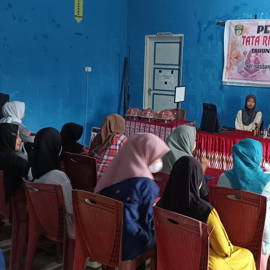 Kursus Kosmetik Kecantikan Digelar di Desa Wage, Sabbangparu